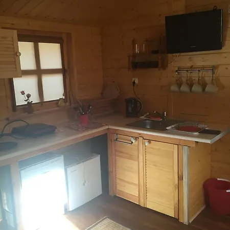 Деревянный коттедж Domek